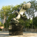 Escultura de águila de latón fundido de alta calidad